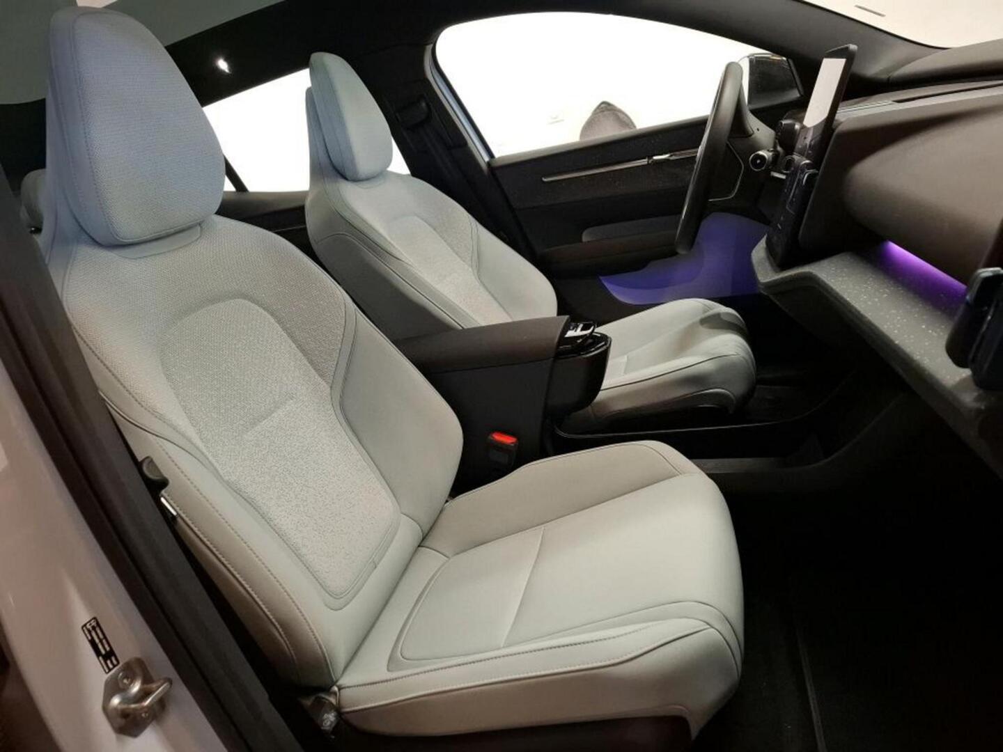 VOLVO EX30 2024