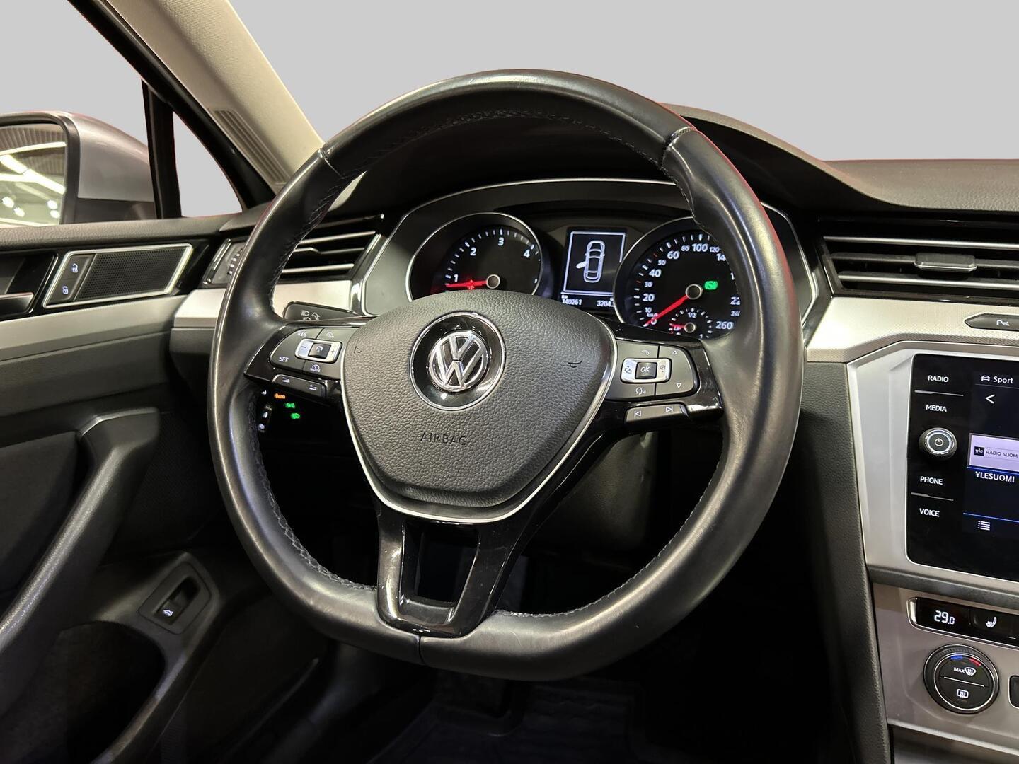 VOLKSWAGEN Passat 2018