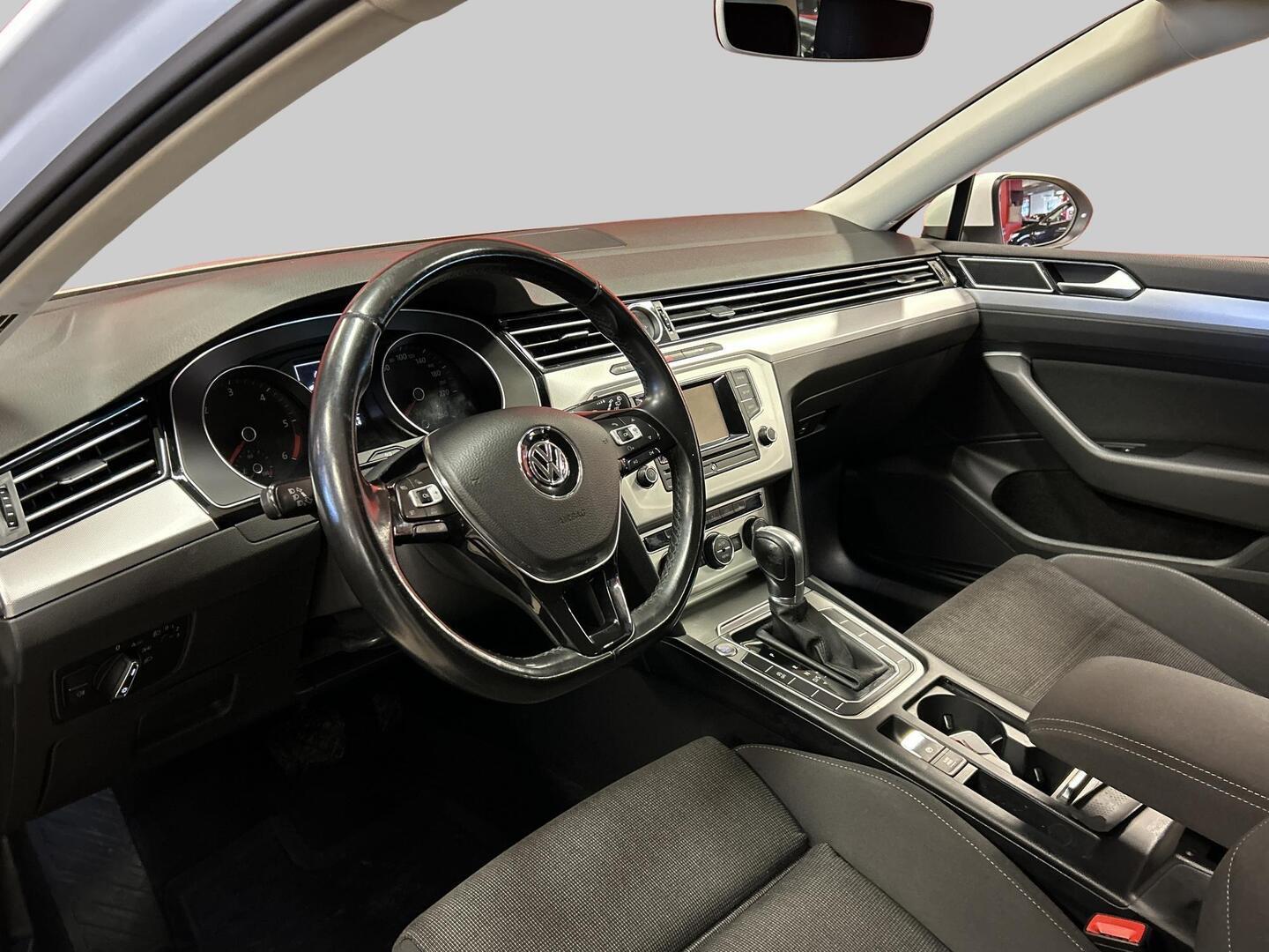 VOLKSWAGEN Passat 2016