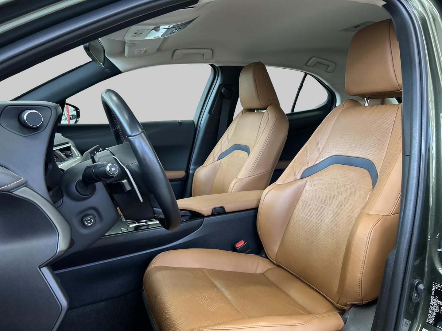 LEXUS UX 2021