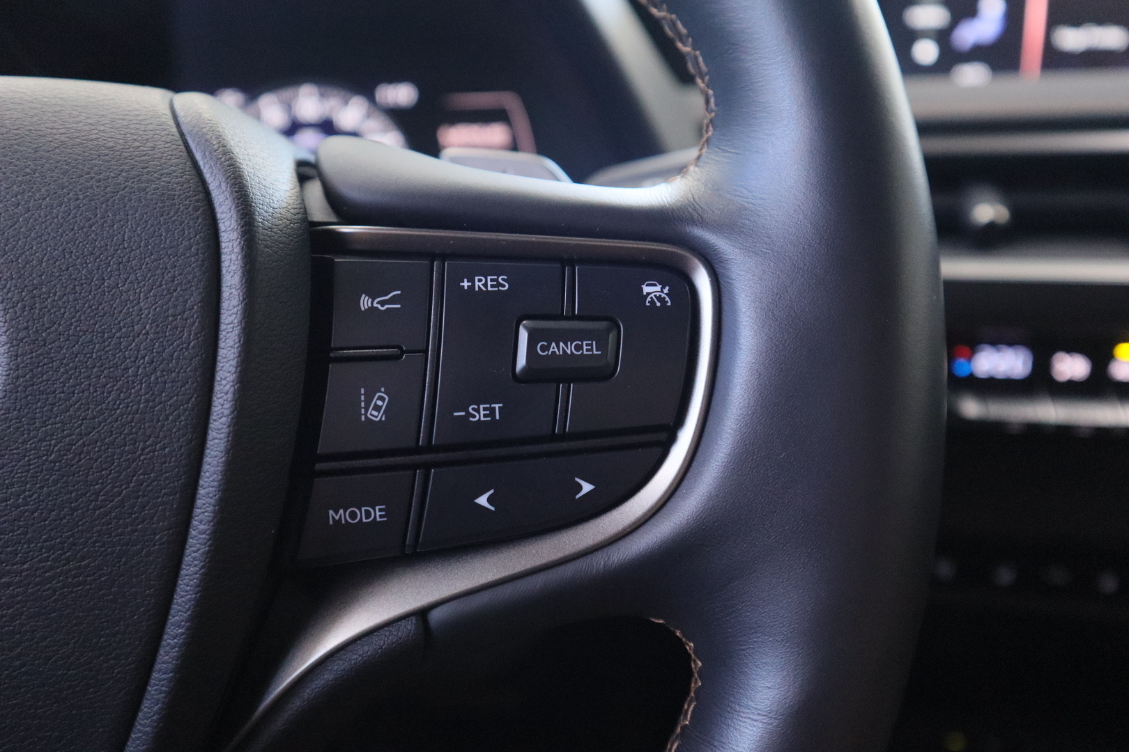 LEXUS UX 2021
