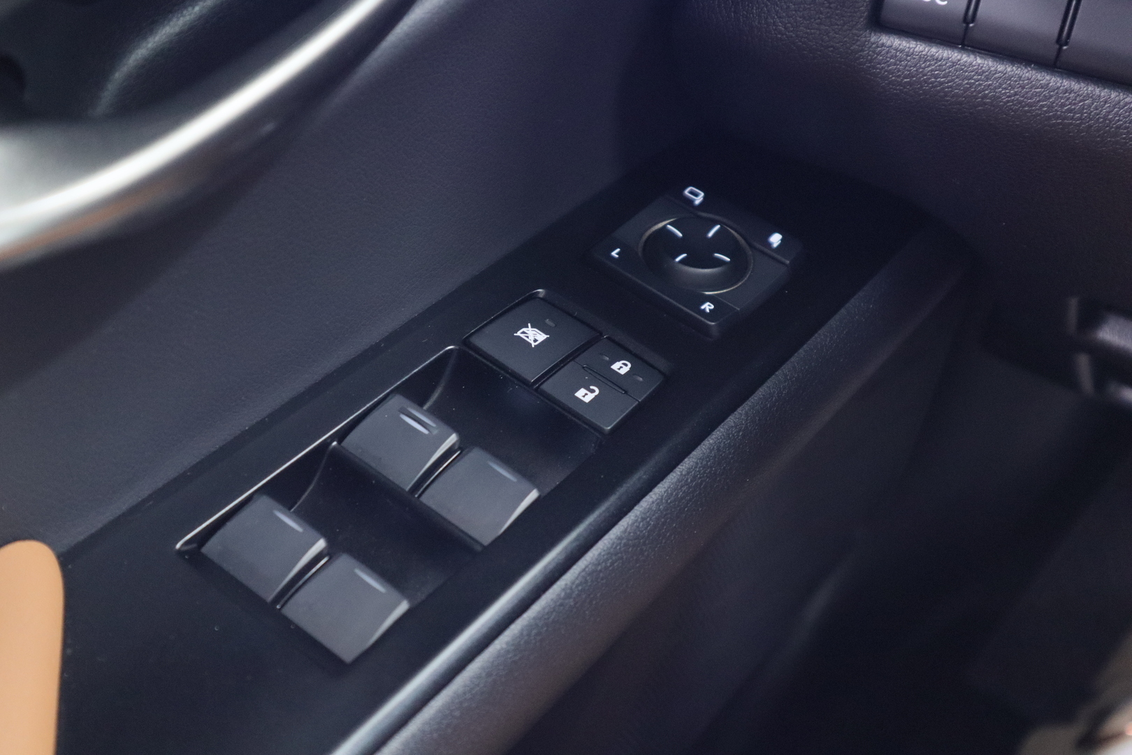 LEXUS UX 2021