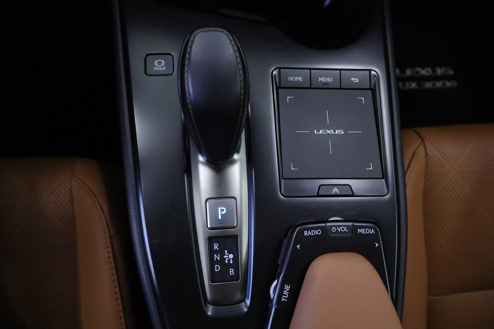 LEXUS UX 2021