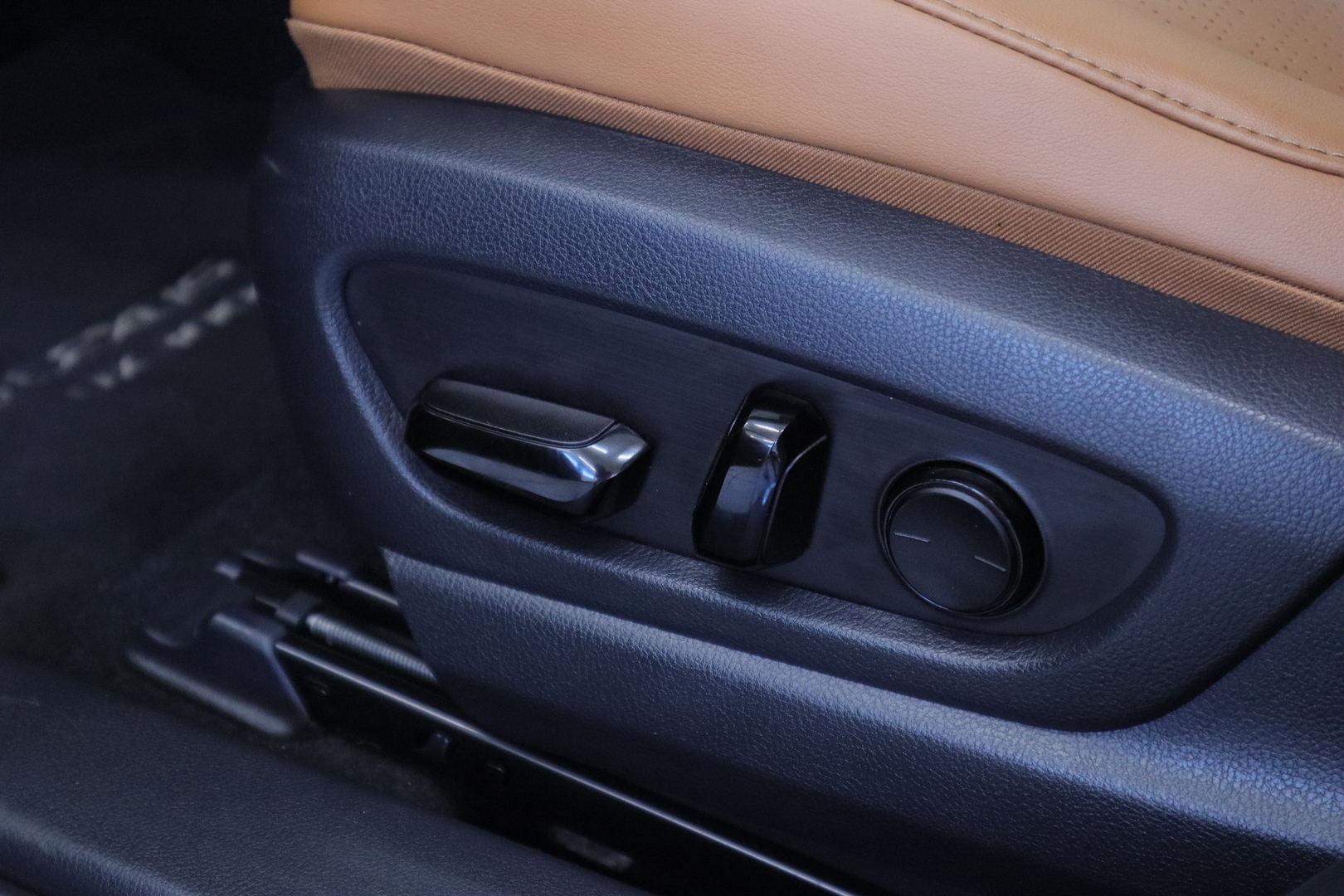 LEXUS UX 2021