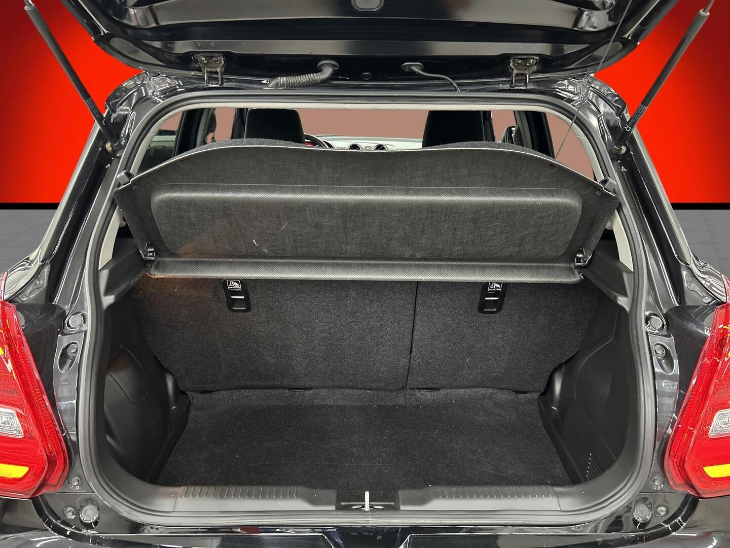 SUZUKI Swift 2021