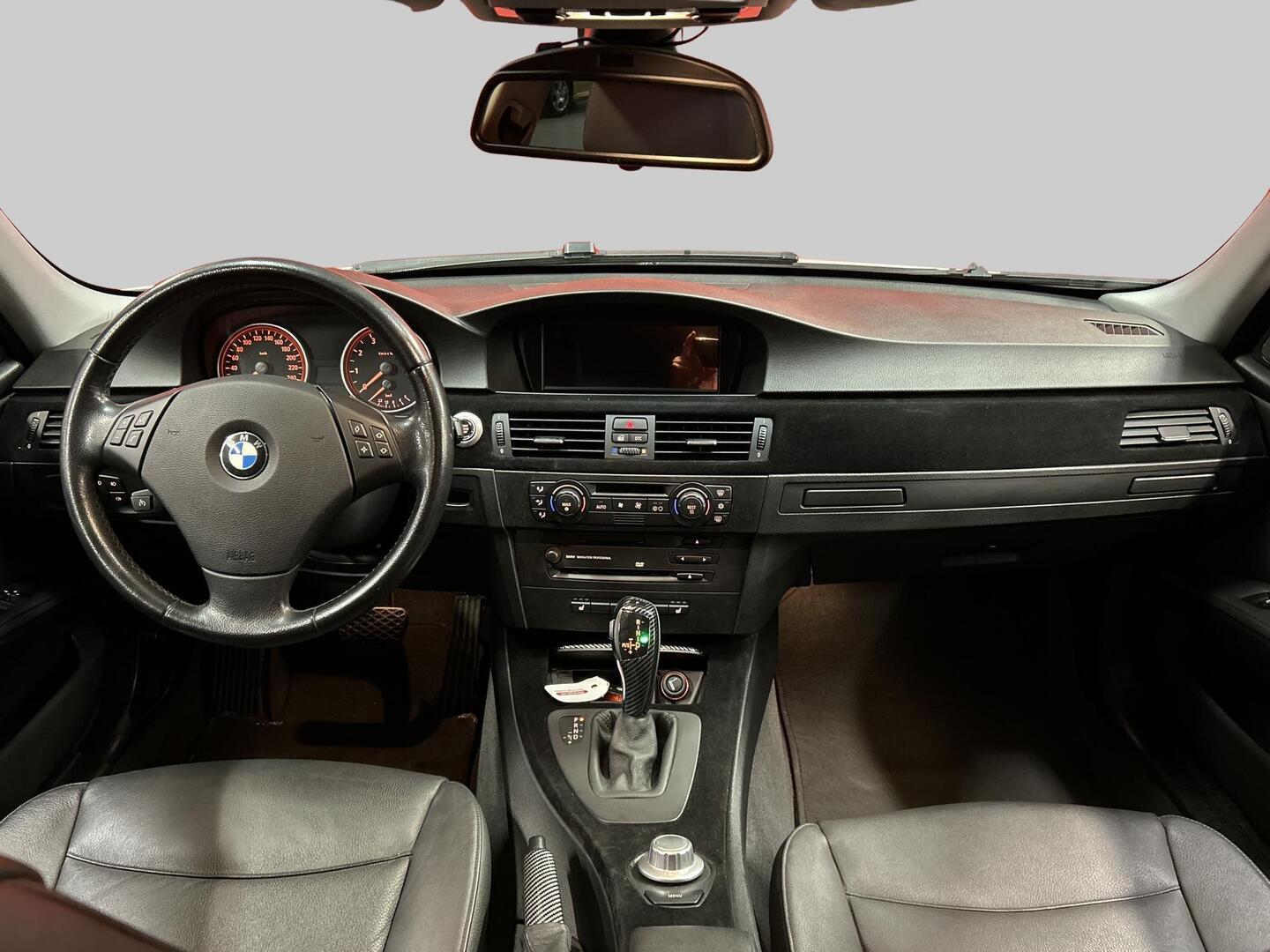 BMW 330 2005