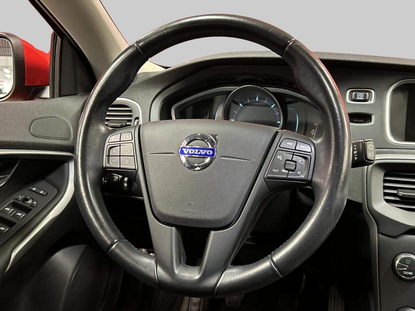 VOLVO V40 2013