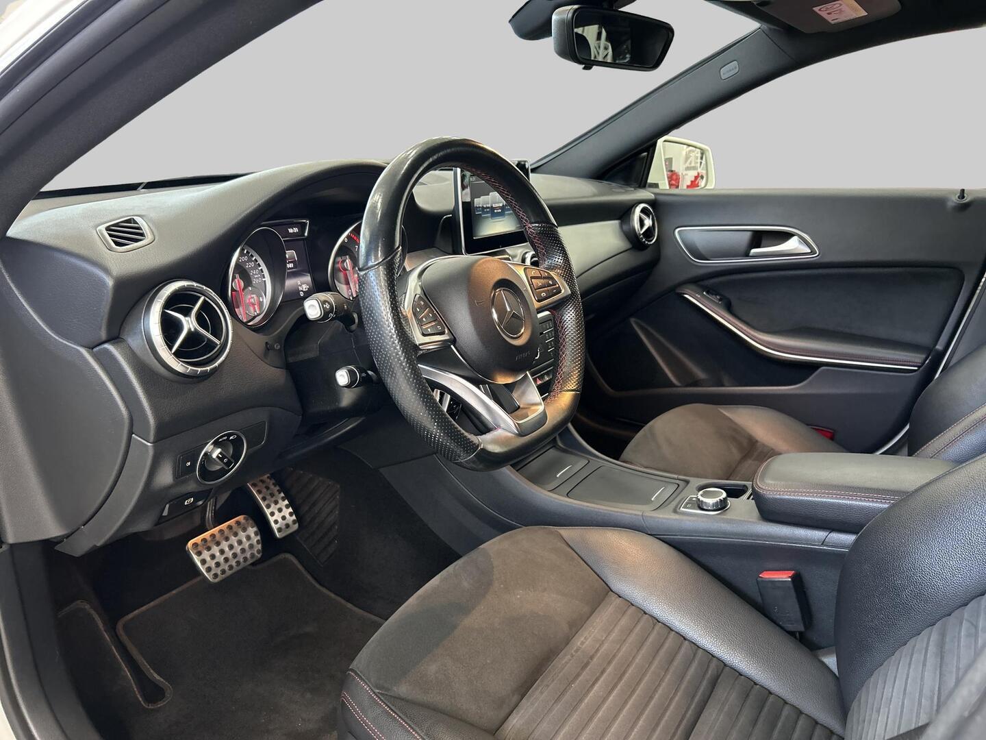 MERCEDES-BENZ CLA 2015