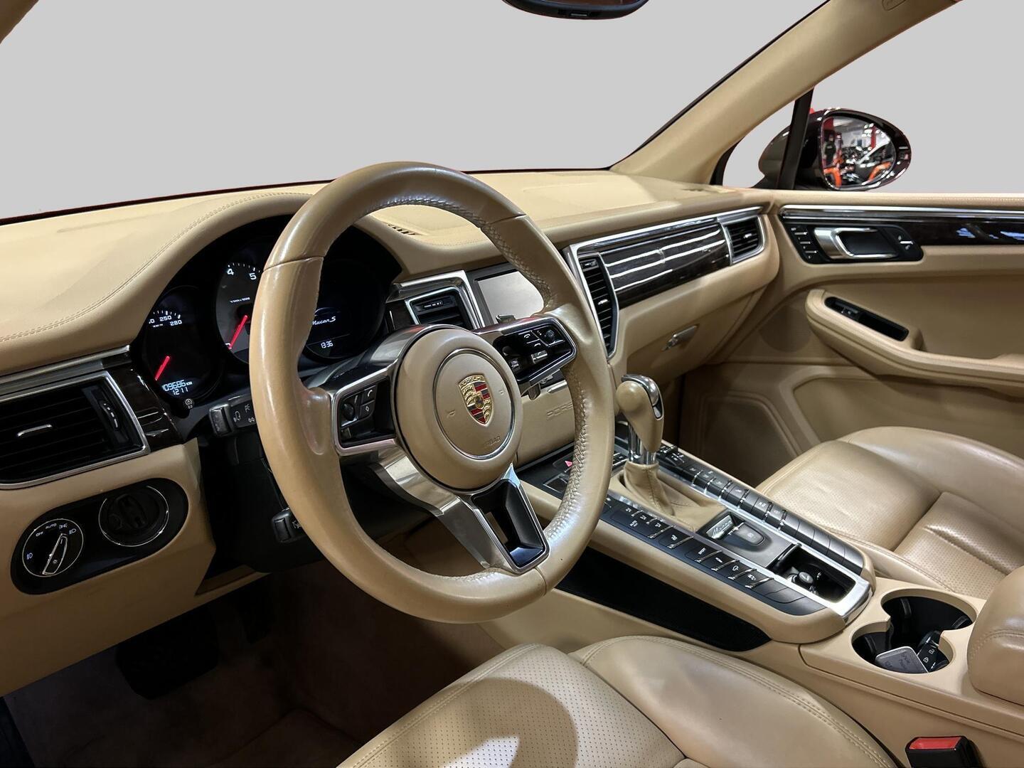 PORSCHE Macan 2015