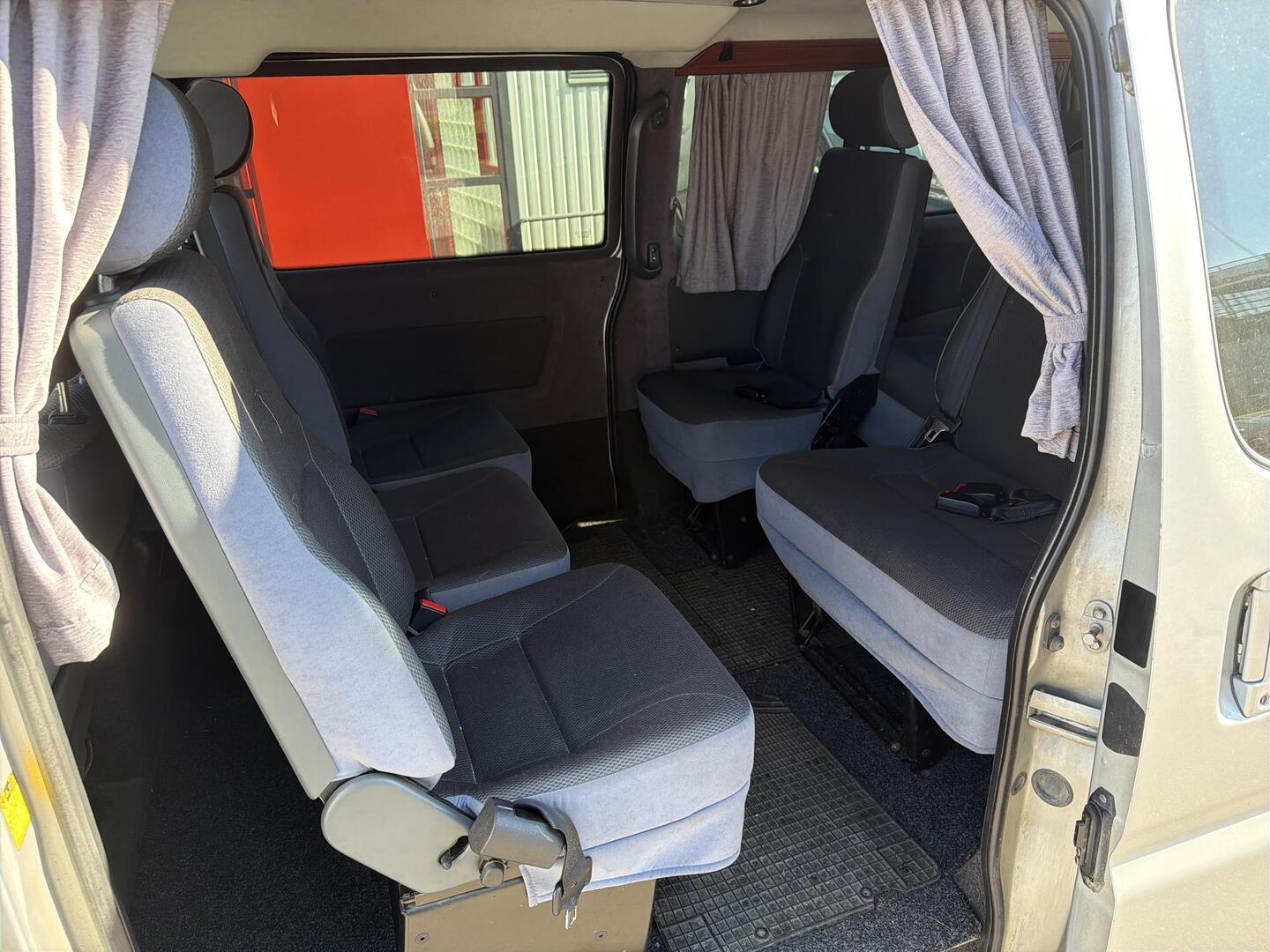 TOYOTA Hiace 2011
