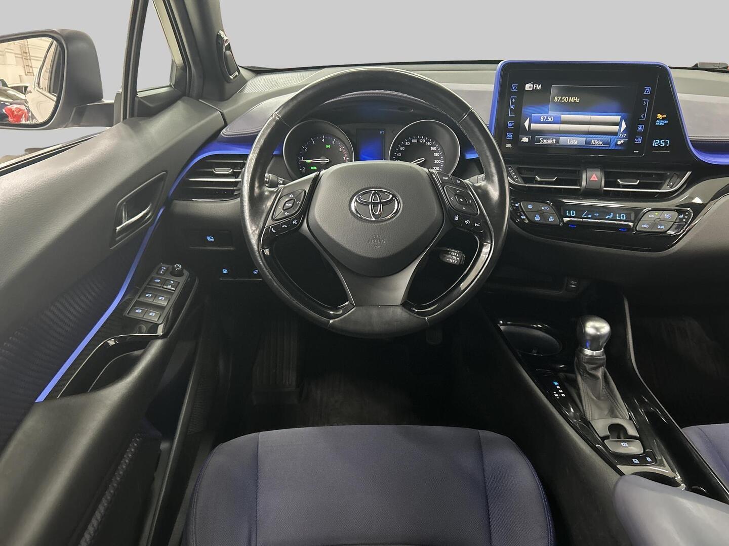 TOYOTA C-HR 2017