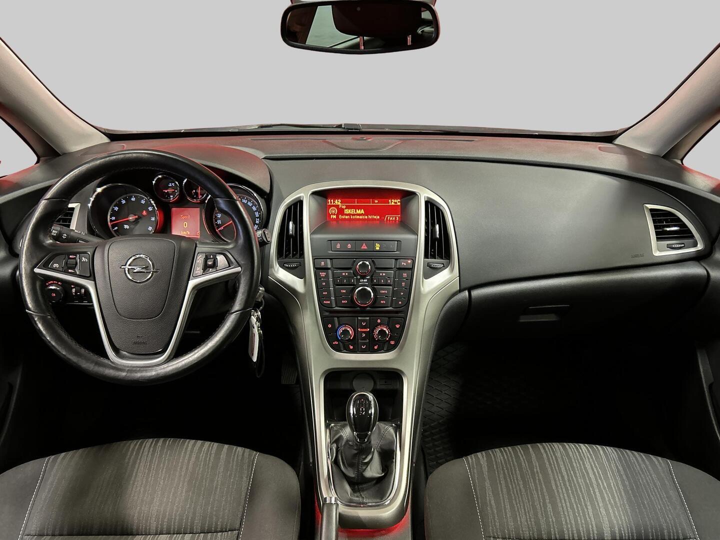 OPEL Astra 2011