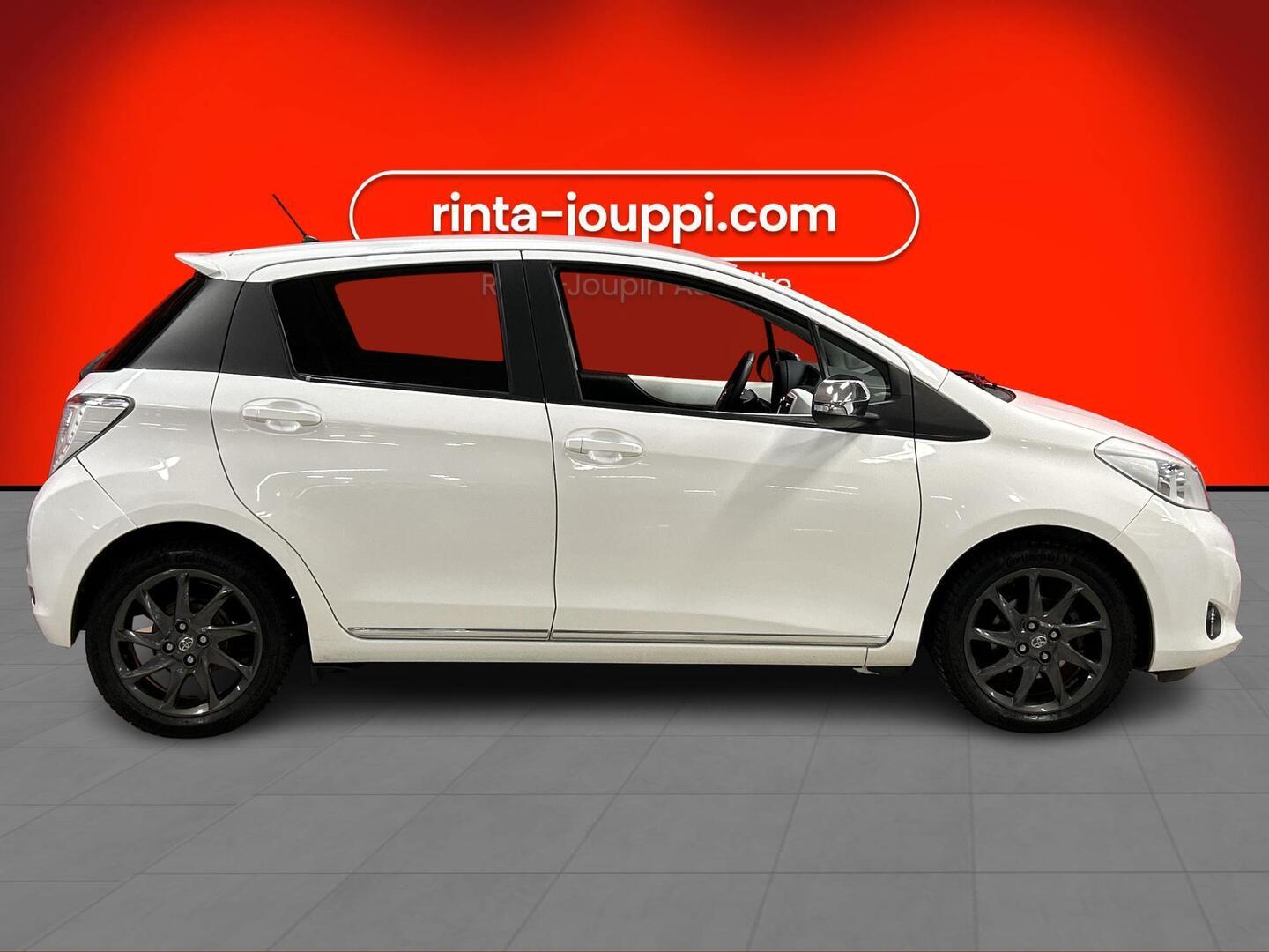 TOYOTA Yaris 2013