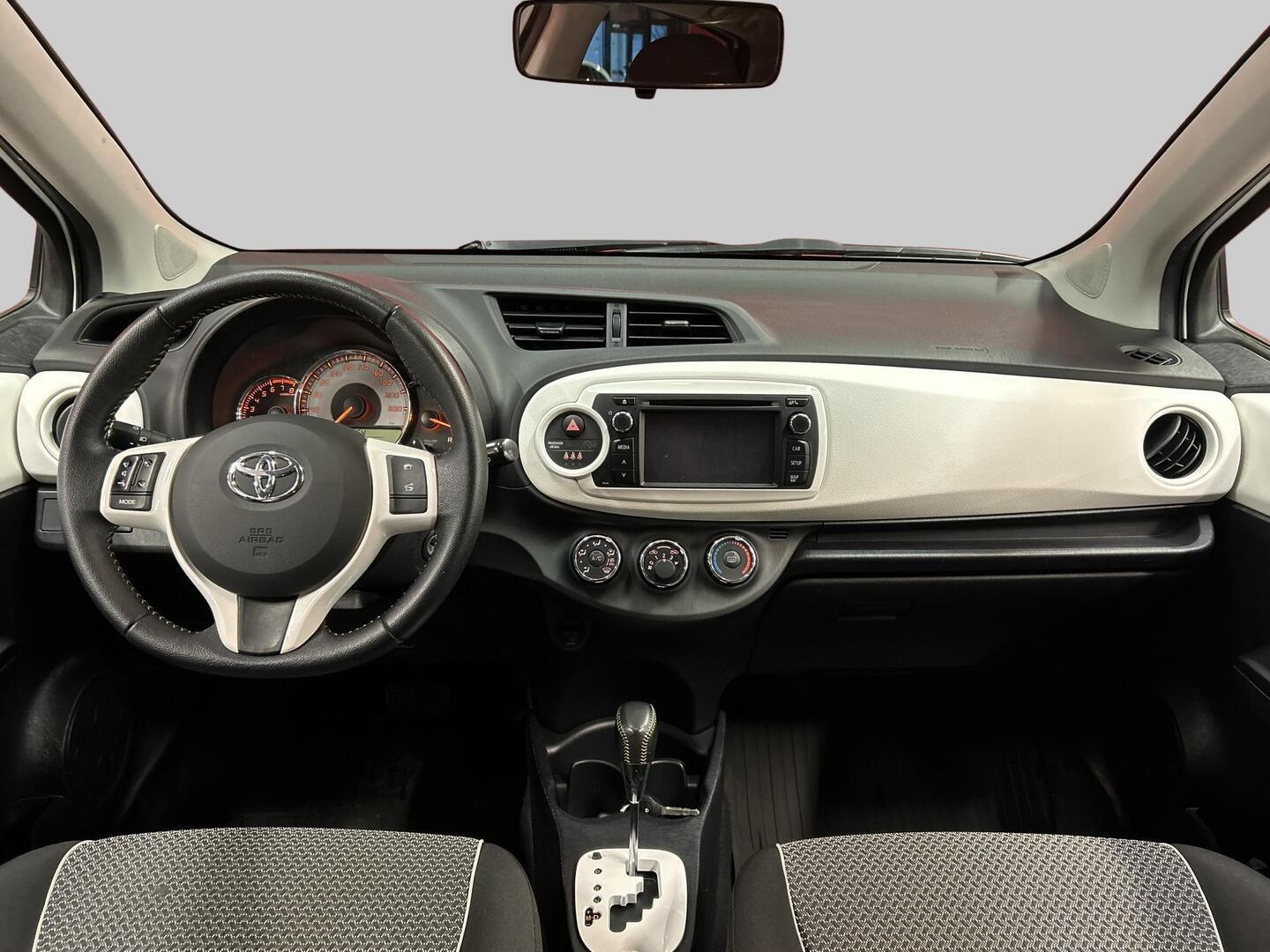 TOYOTA Yaris 2013