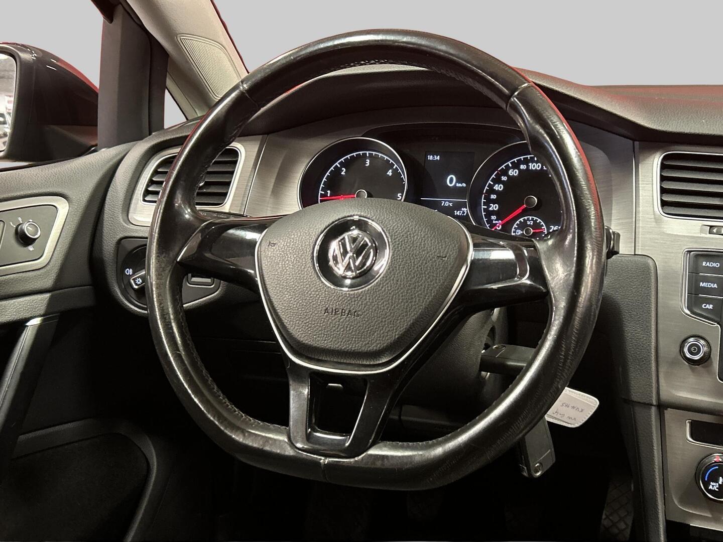 VOLKSWAGEN Golf 2014