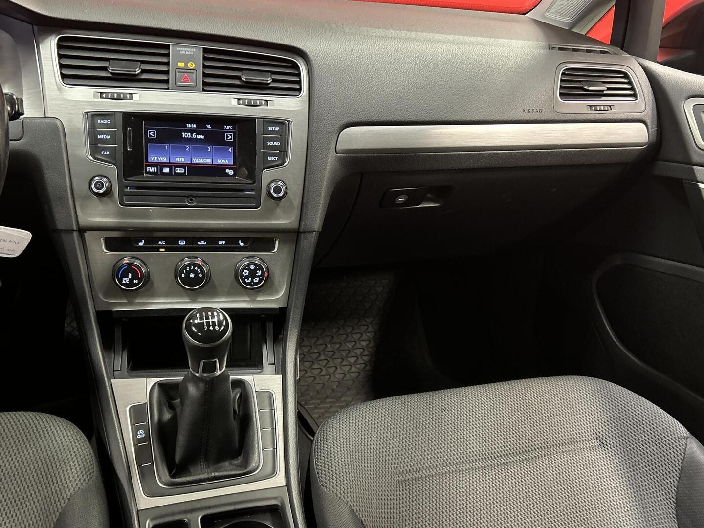 VOLKSWAGEN Golf 2014