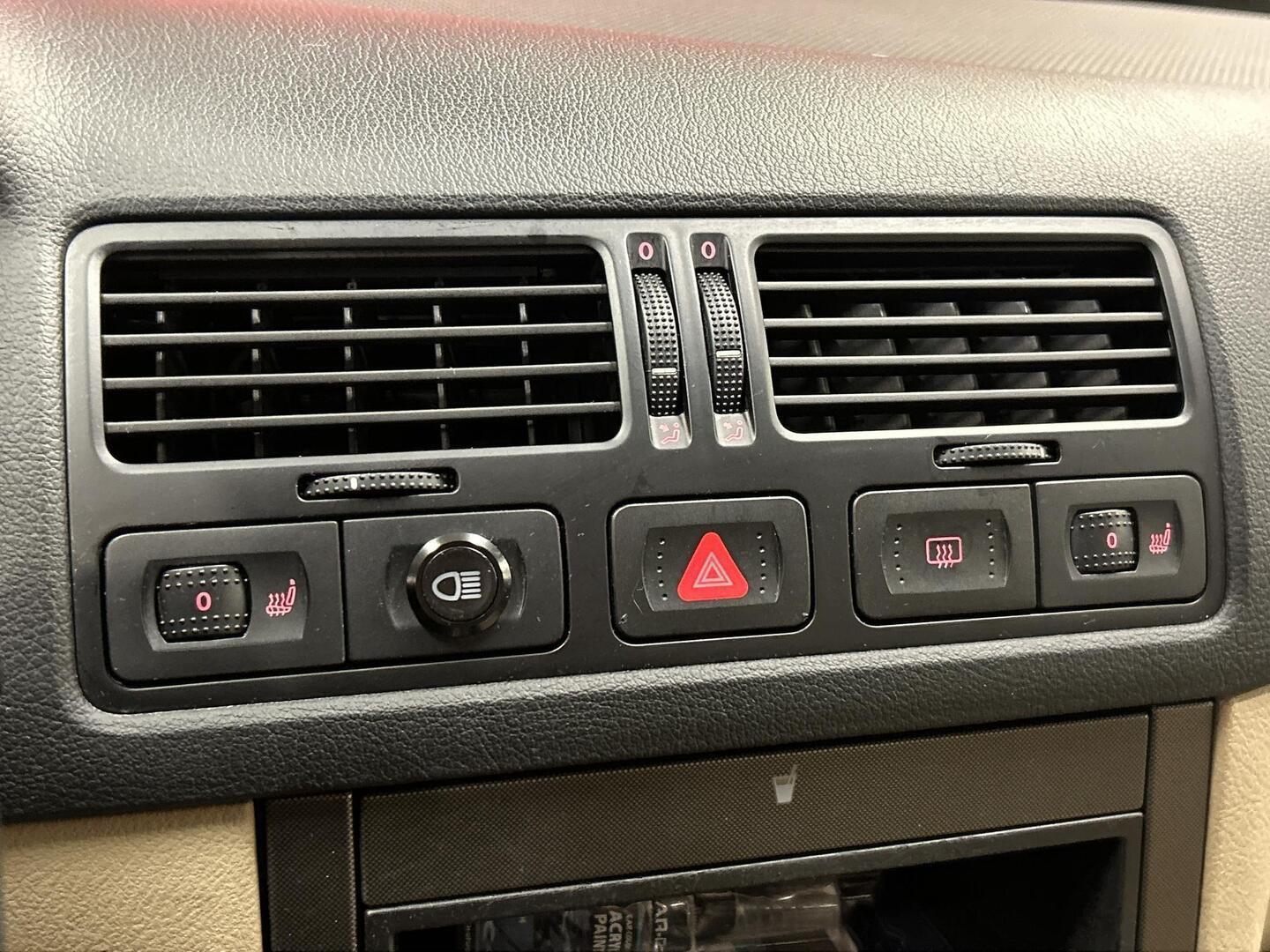 VOLKSWAGEN Bora 2001