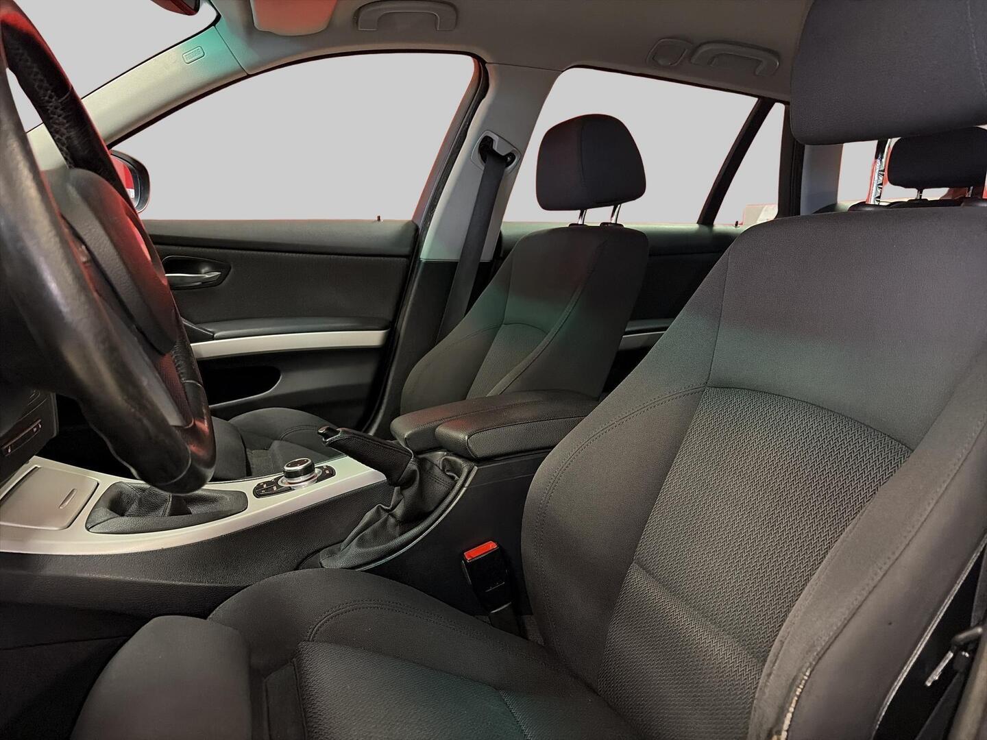 BMW 320 2008