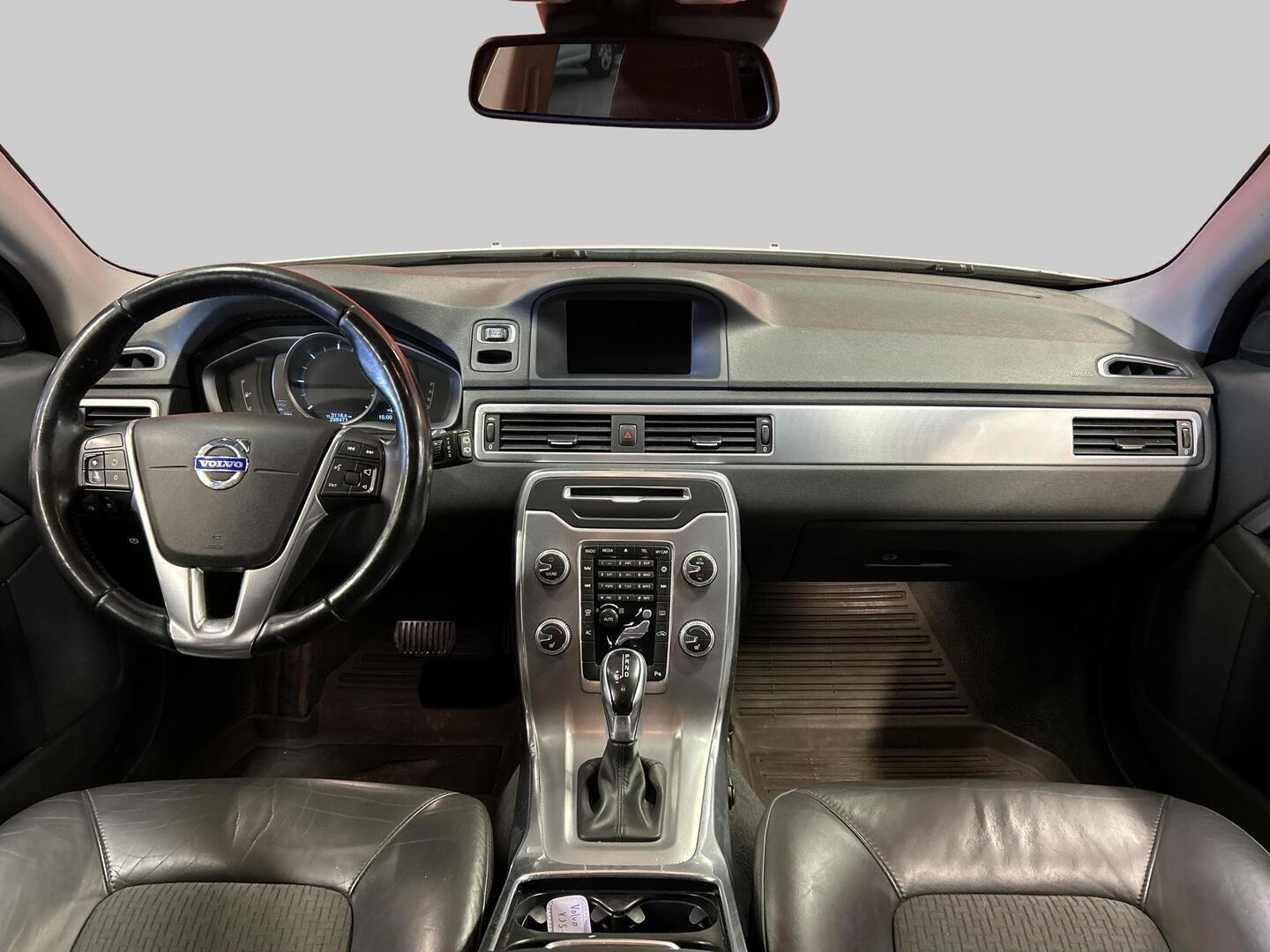 VOLVO V70 2015