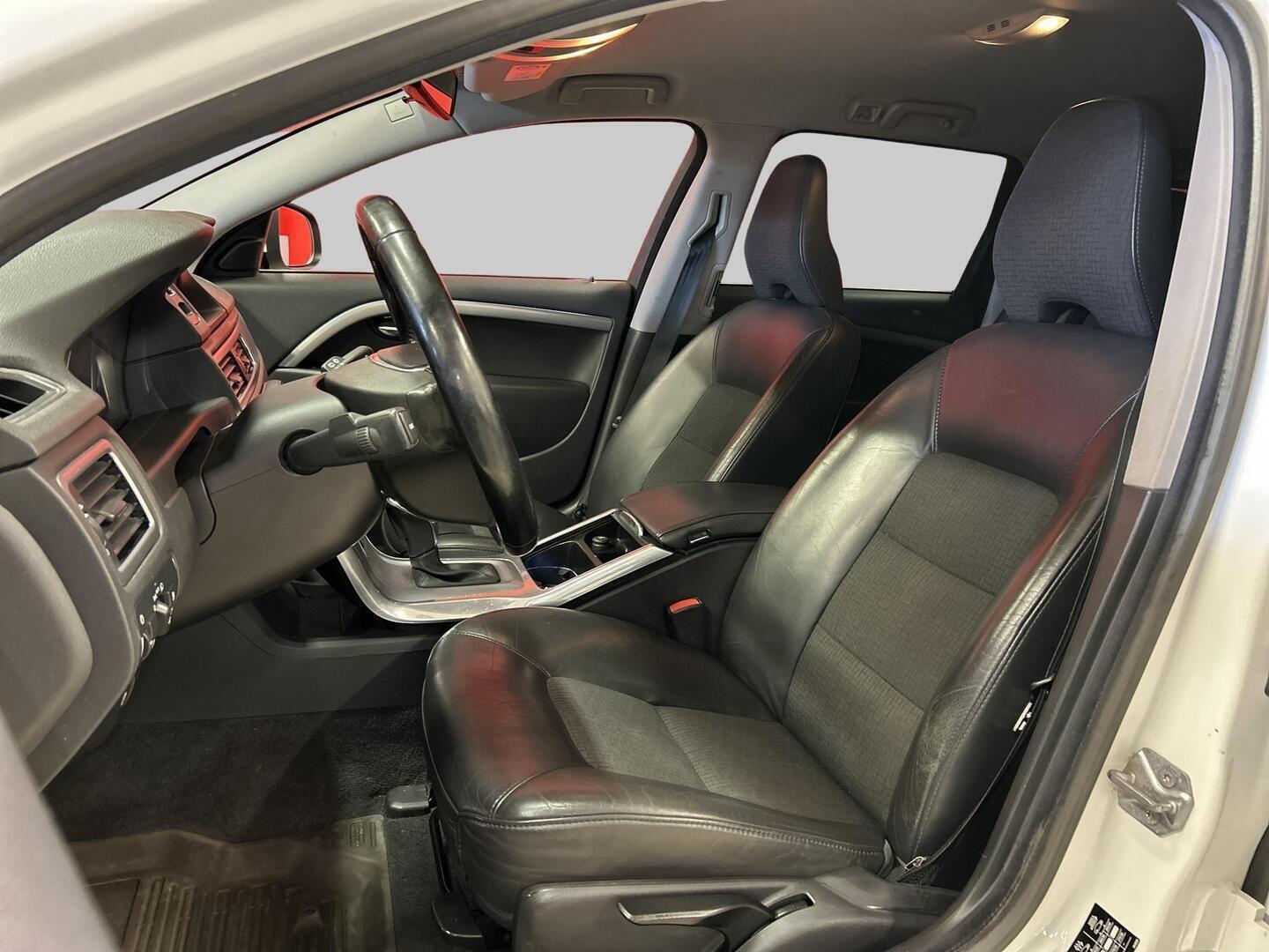 VOLVO V70 2015