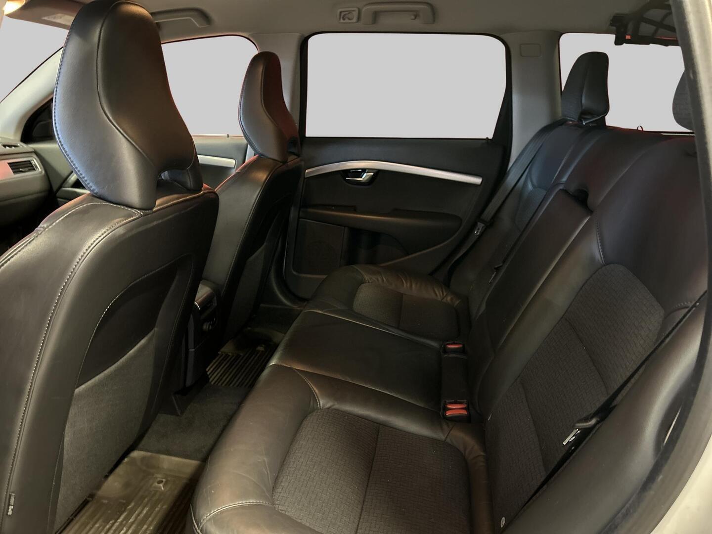 VOLVO V70 2015