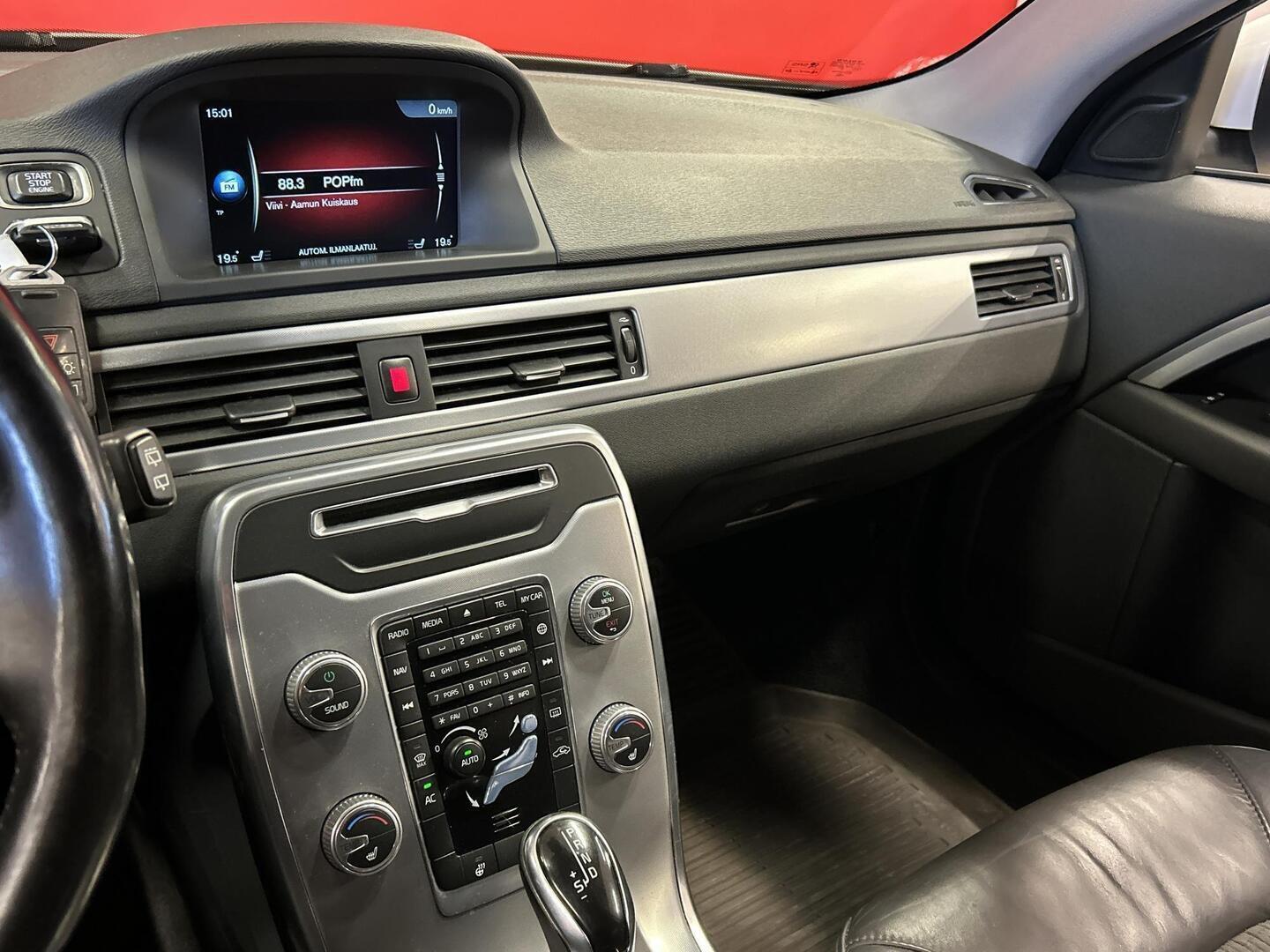 VOLVO V70 2015