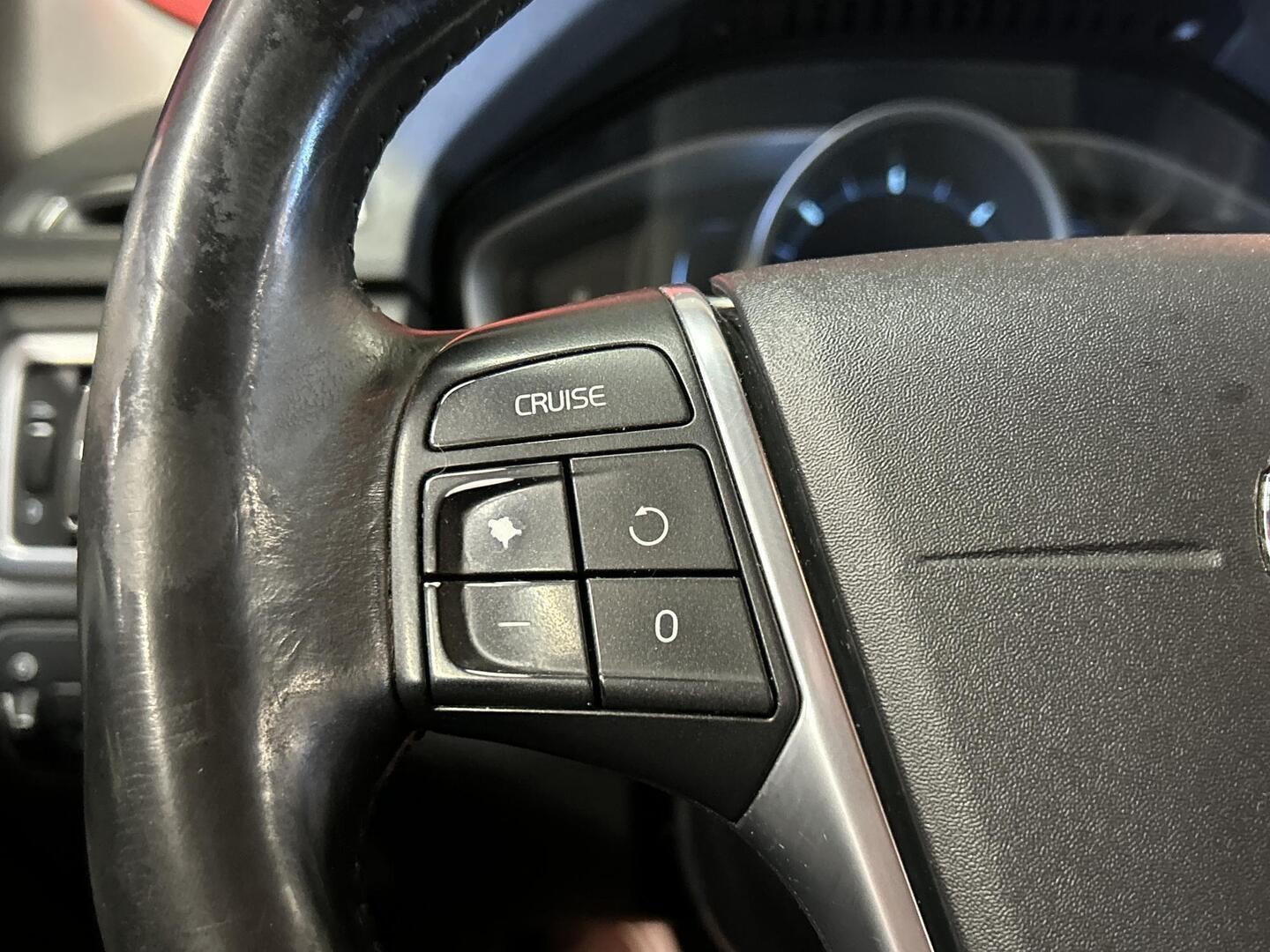VOLVO V70 2015