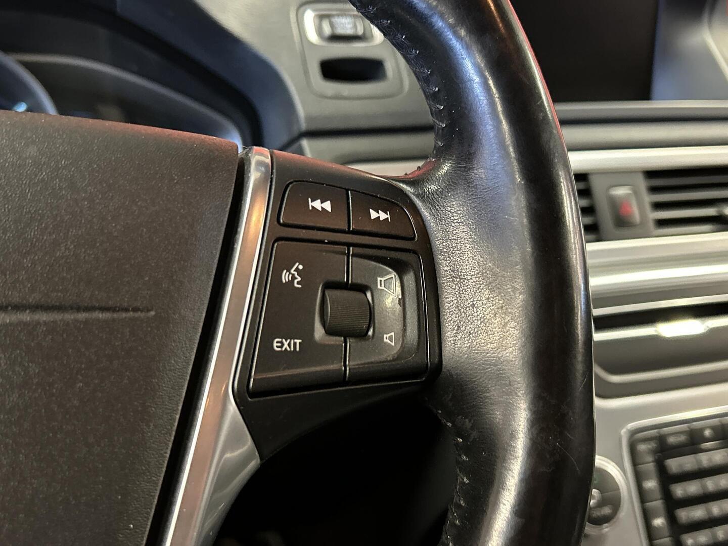 VOLVO V70 2015