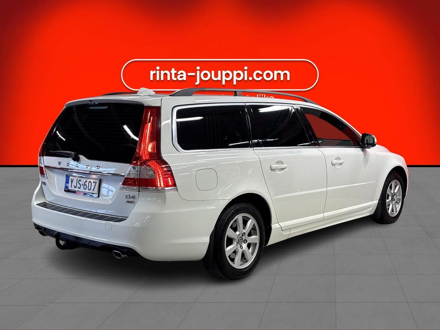 VOLVO V70 2015