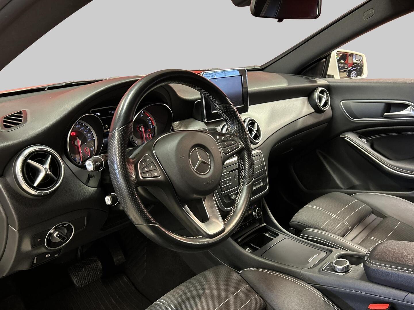 MERCEDES-BENZ CLA 2016