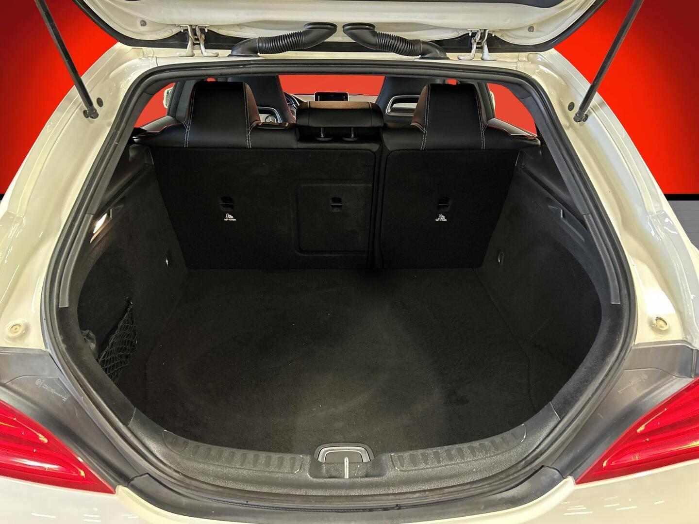 MERCEDES-BENZ CLA 2016