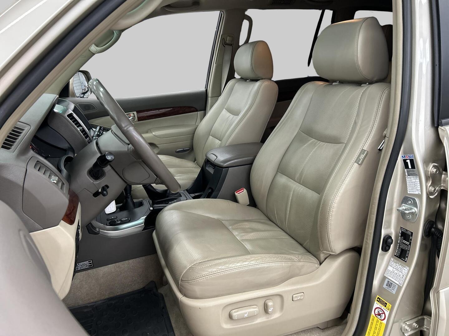 TOYOTA Land Cruiser 2006