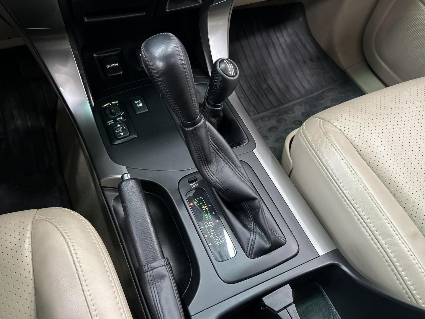 TOYOTA Land Cruiser 2006