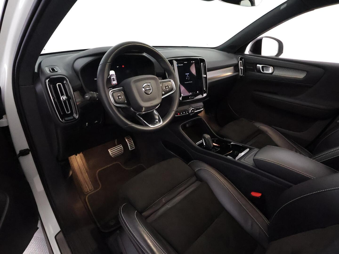VOLVO XC40 2022