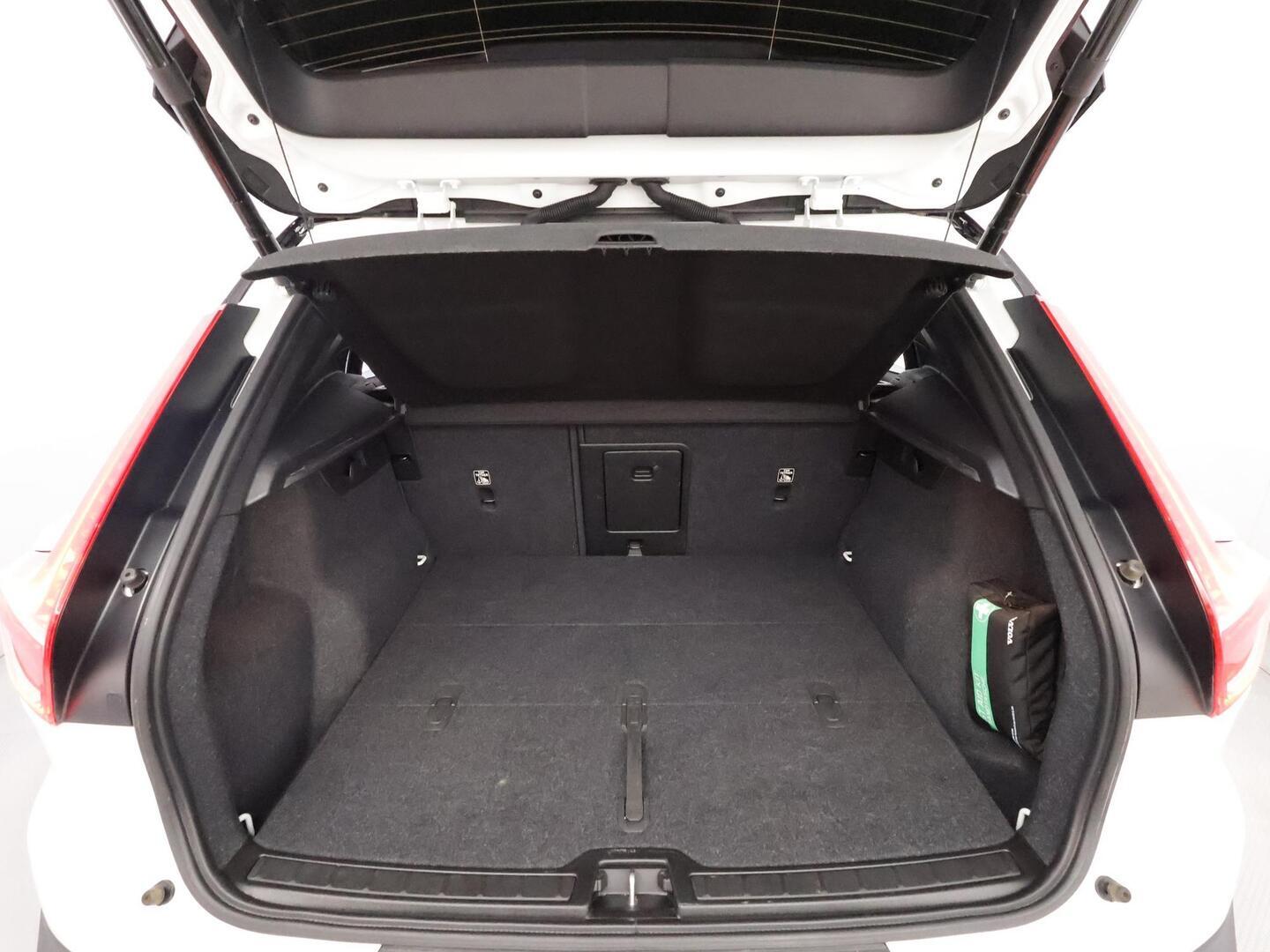 VOLVO XC40 2022
