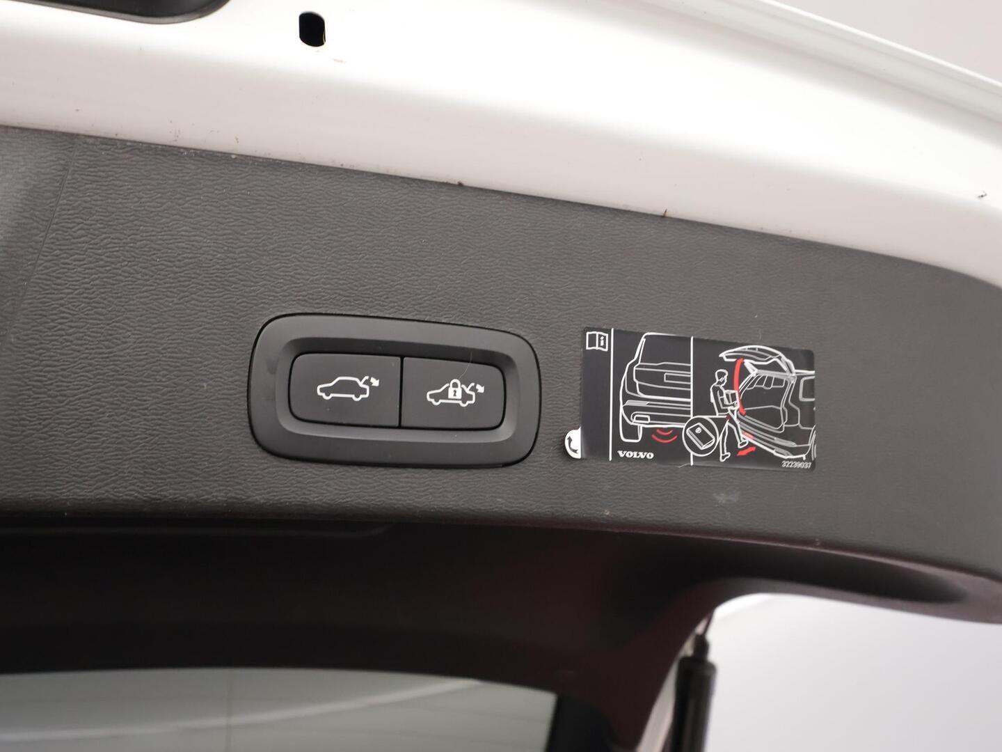 VOLVO XC40 2022