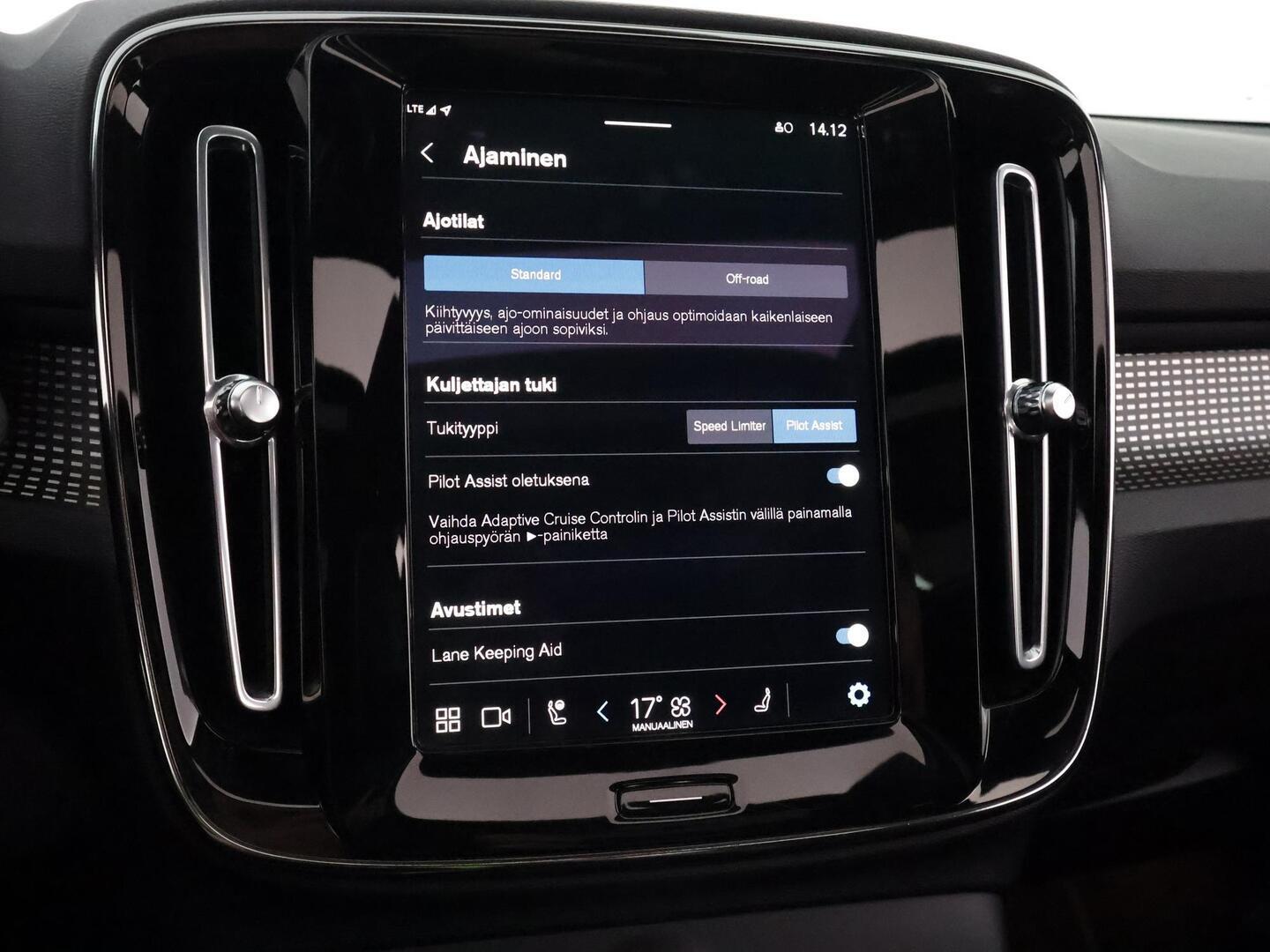 VOLVO XC40 2022