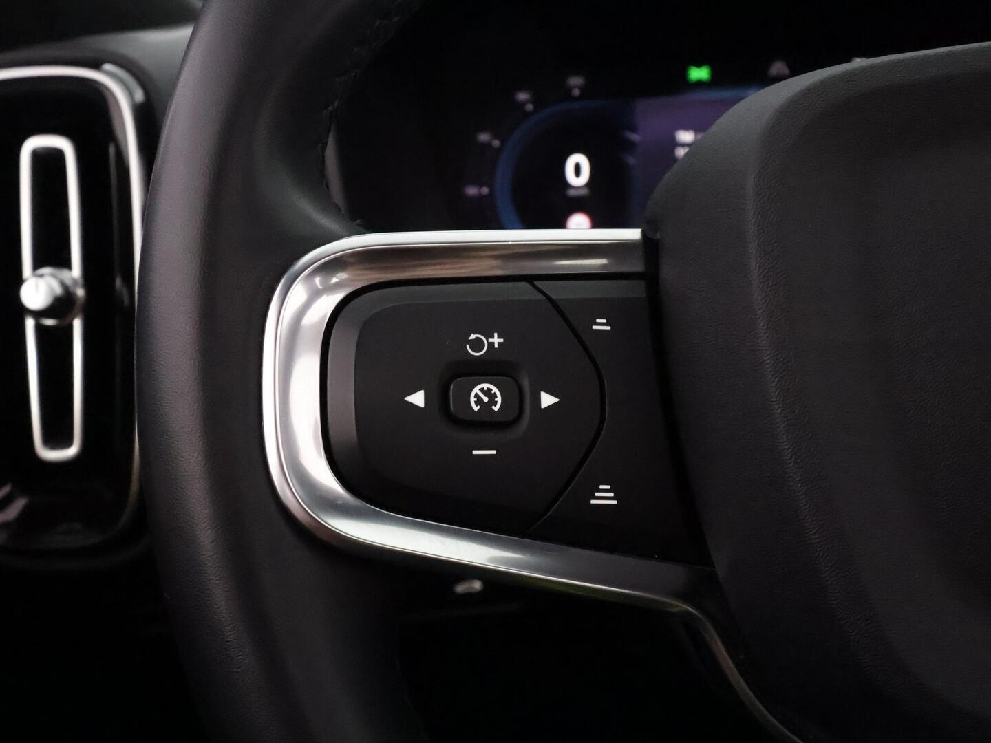 VOLVO XC40 2022