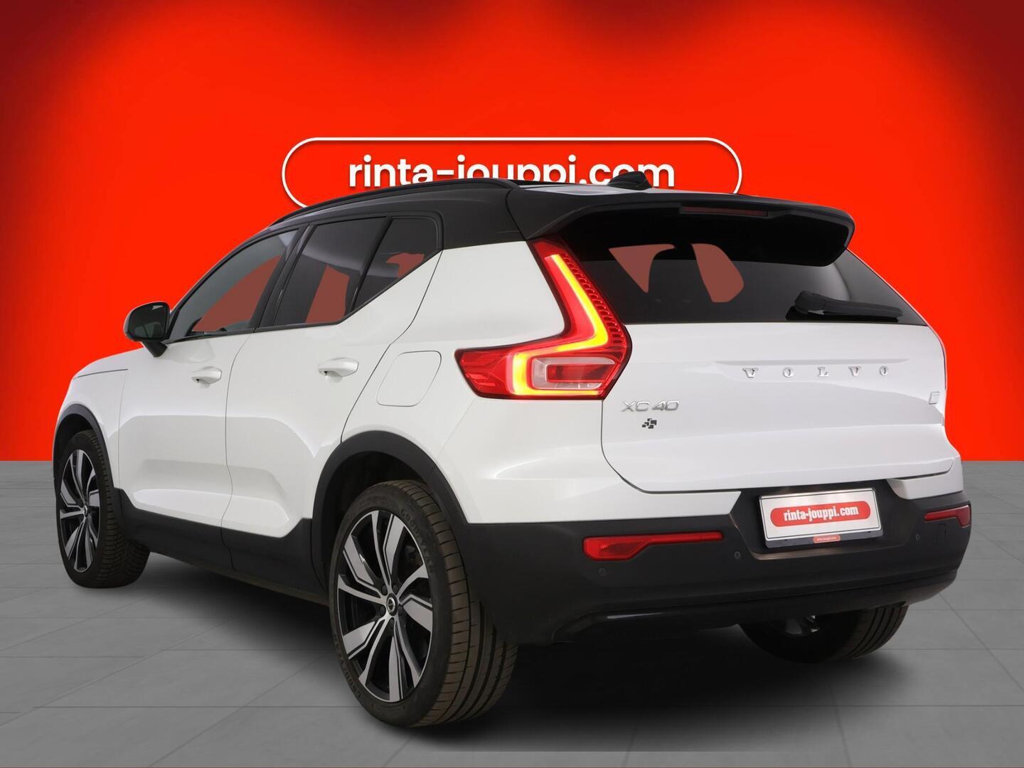 VOLVO XC40 2022