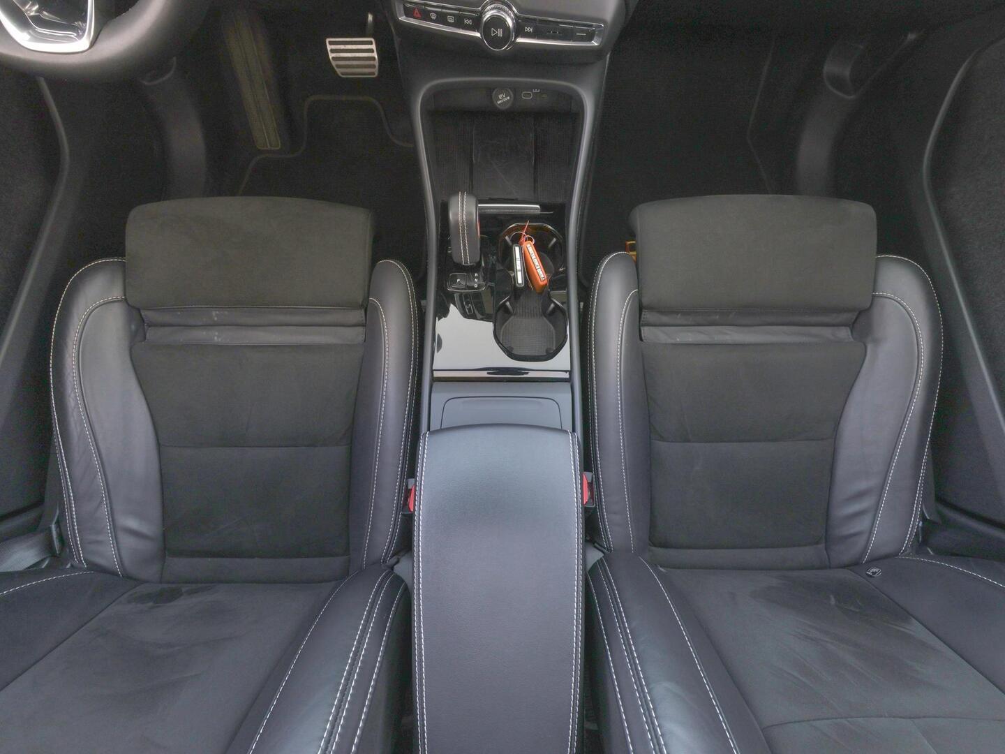 VOLVO XC40 2022