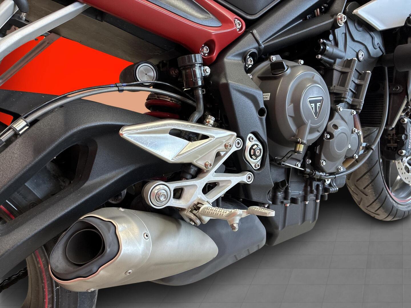 TRIUMPH STREET TRIPLE 2018