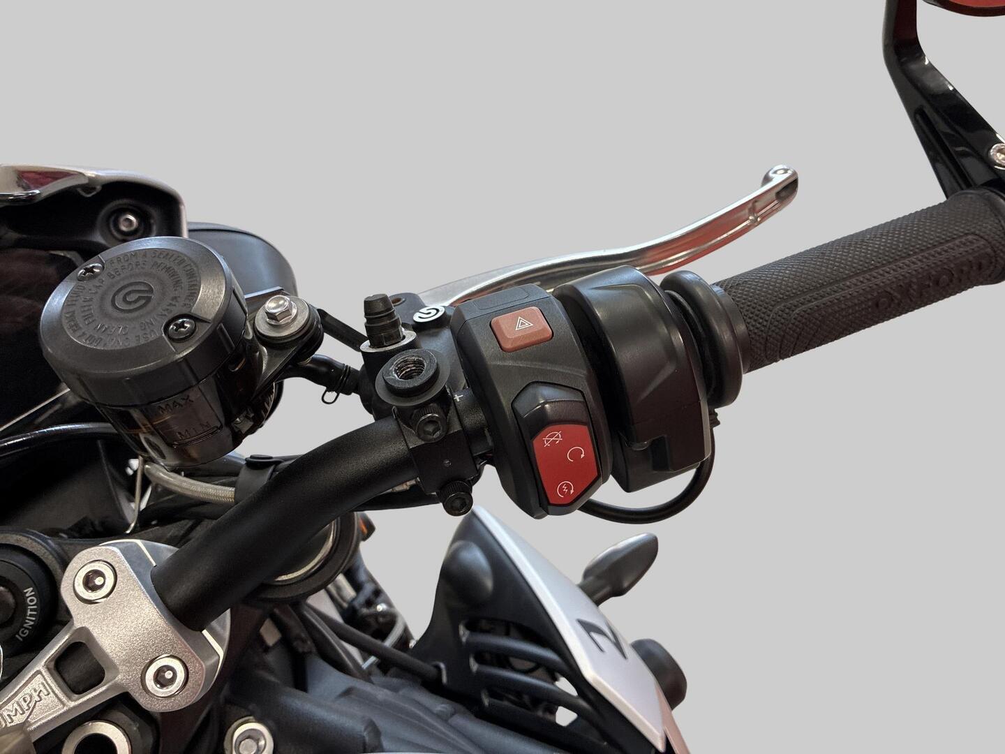 TRIUMPH STREET TRIPLE 2018