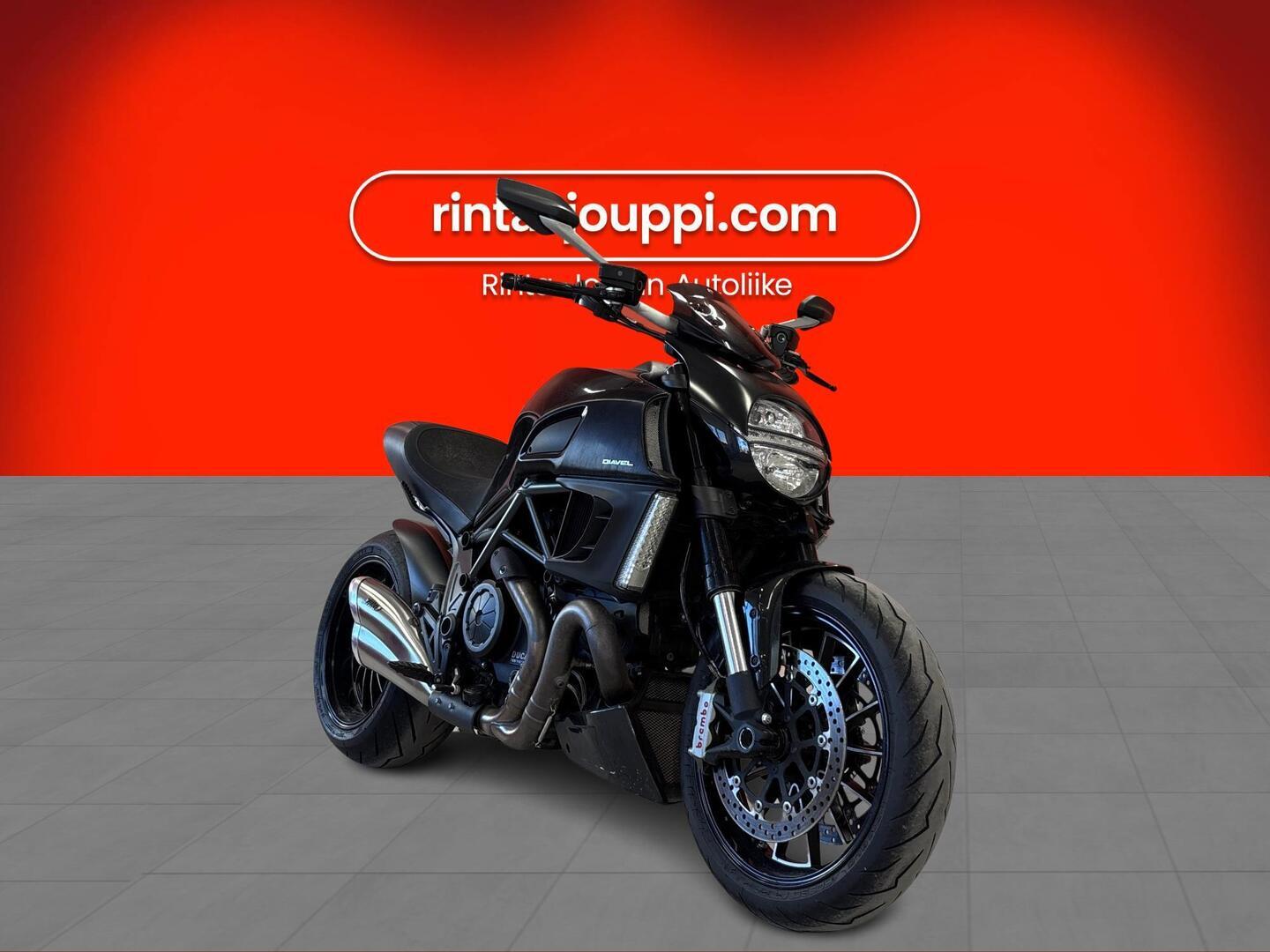 DUCATI DIAVEL 2011