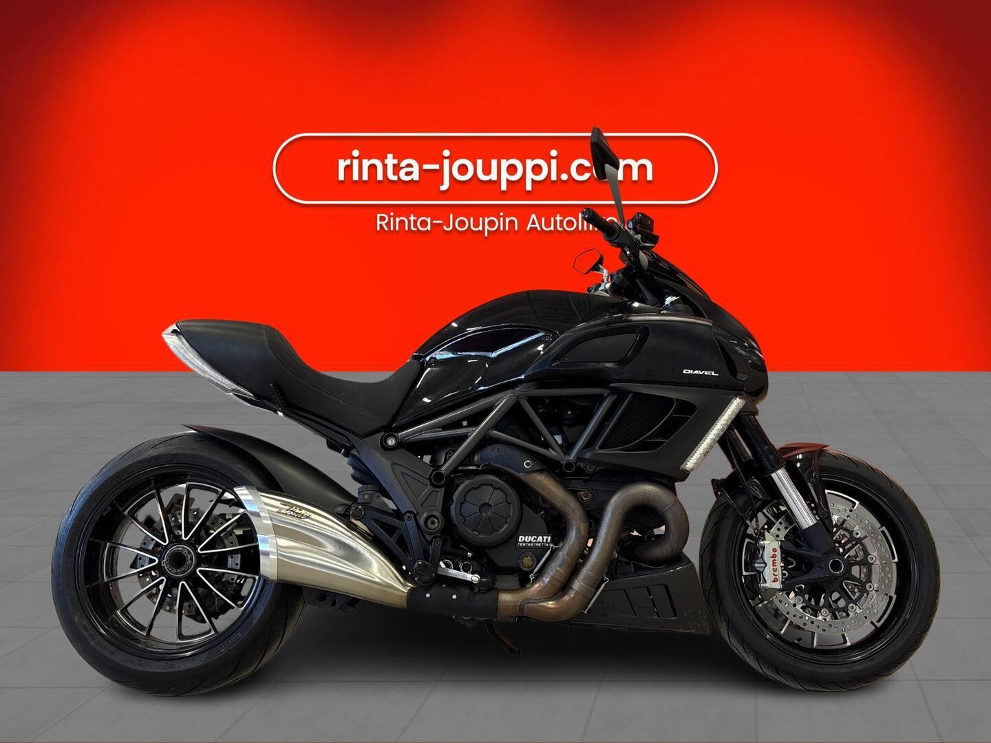 DUCATI DIAVEL 2011