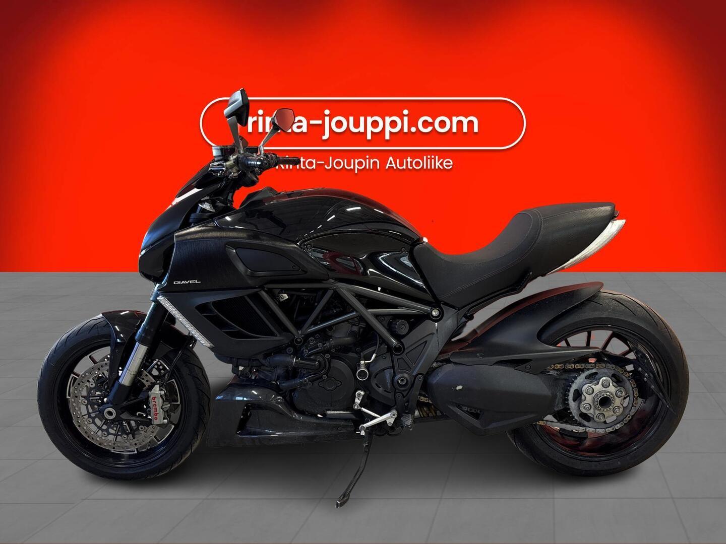 DUCATI DIAVEL 2011