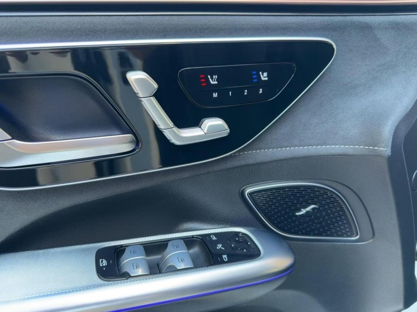MERCEDES-BENZ EQE SUV 2025