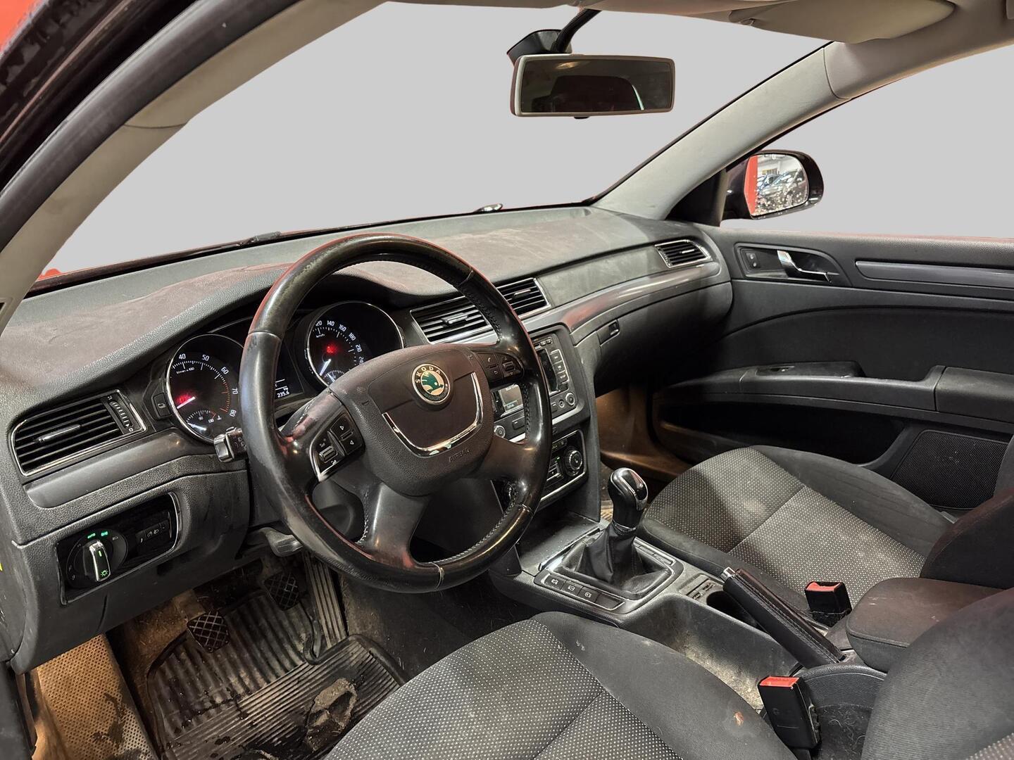 SKODA Superb 2012