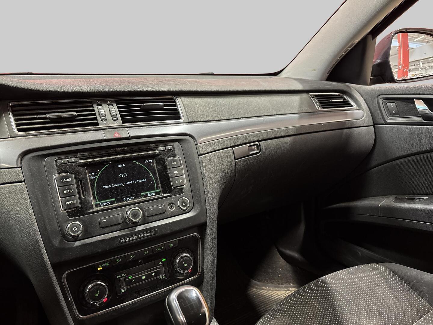 SKODA Superb 2012