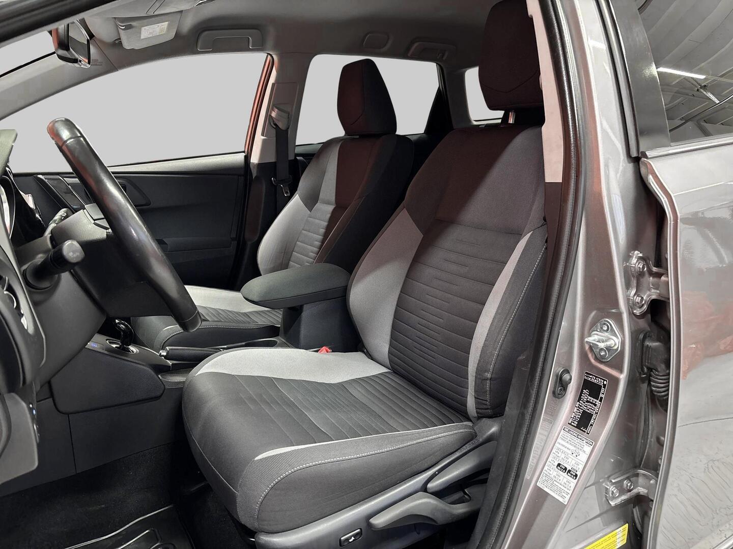TOYOTA Auris 2015
