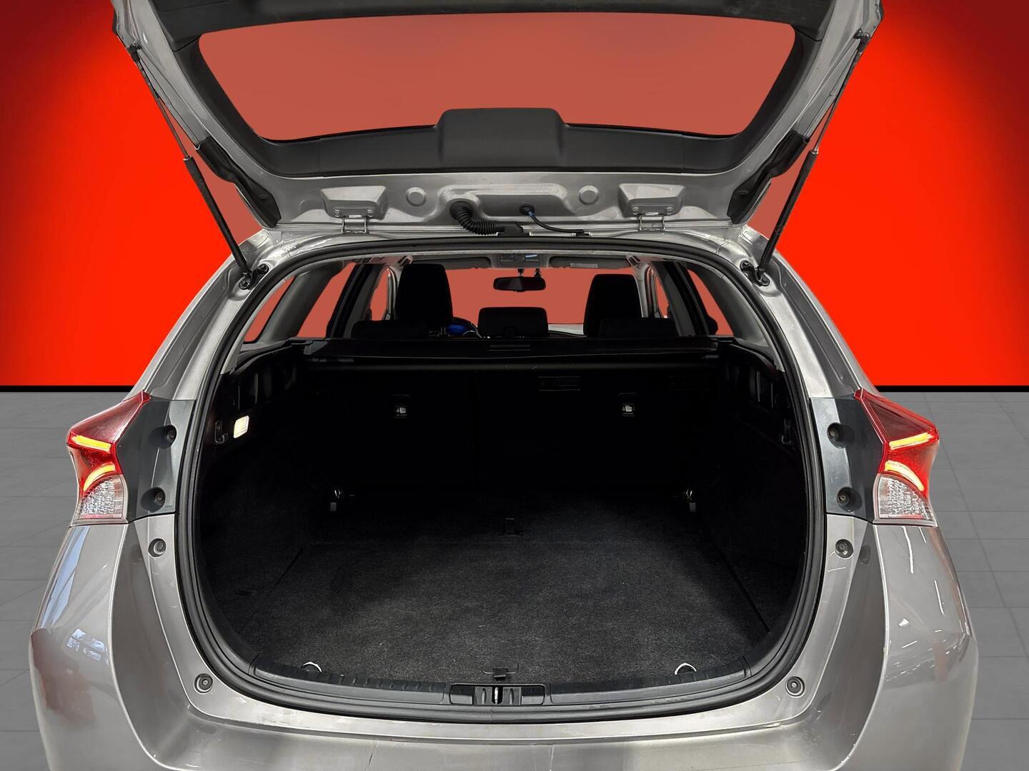 TOYOTA Auris 2015